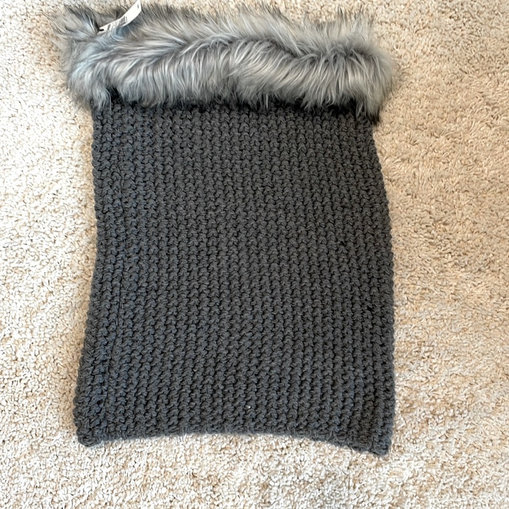 New express scarf acrylic gray faux fur snood women’s knit woven